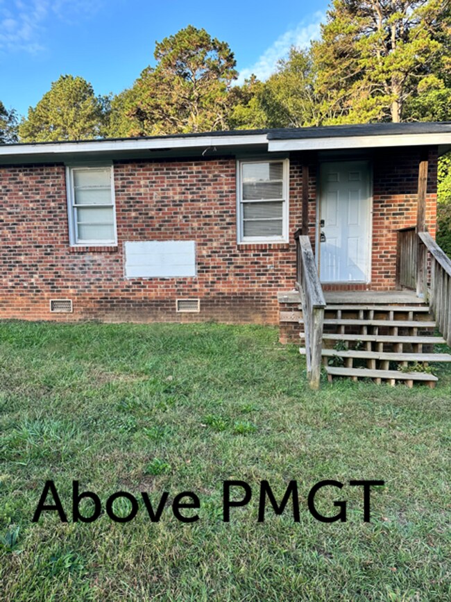 Building Photo - 2 Bedroom Duplex Ask us about our Move-in special!!