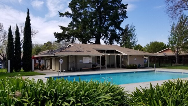 Building Photo - 2015 Olivera Rd