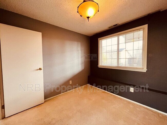 Building Photo - 4215 N Vassault St