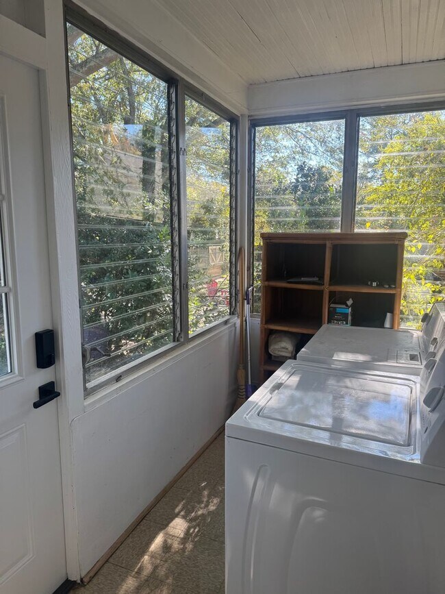 Building Photo - Fantastic Location & Price......More pictures to come!