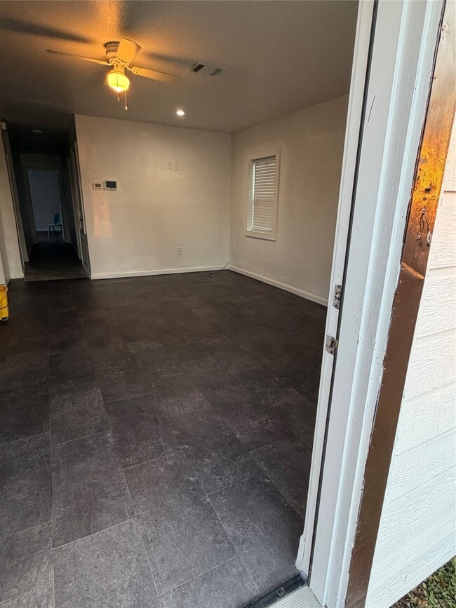 Building Photo - 8308 Lenore St