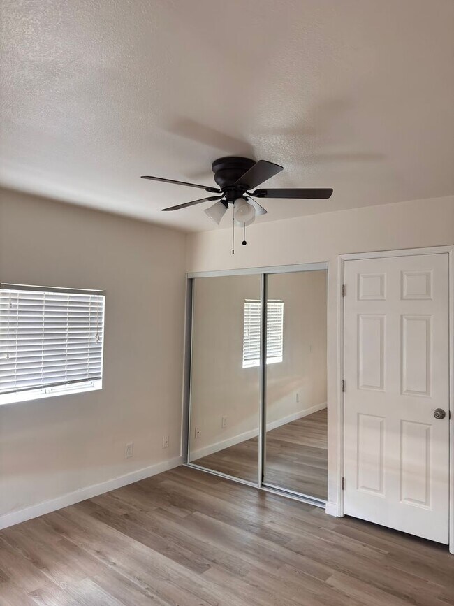 Building Photo - 1060 McFarland Ave