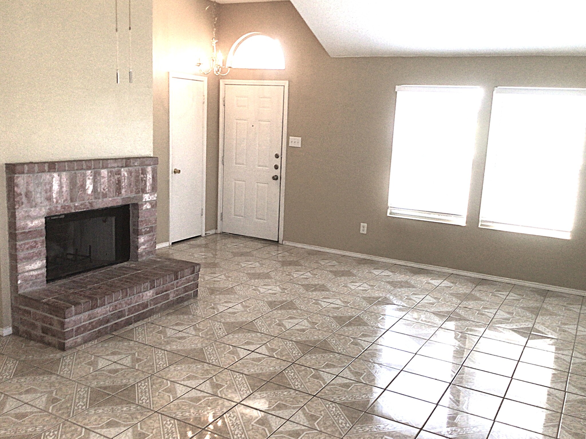 Building Photo - 702 Castlewick Ct