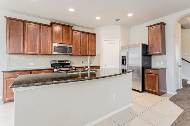 Building Photo - 3 Bedrooms, 2.5 Bathrooms – Stylish and Co...