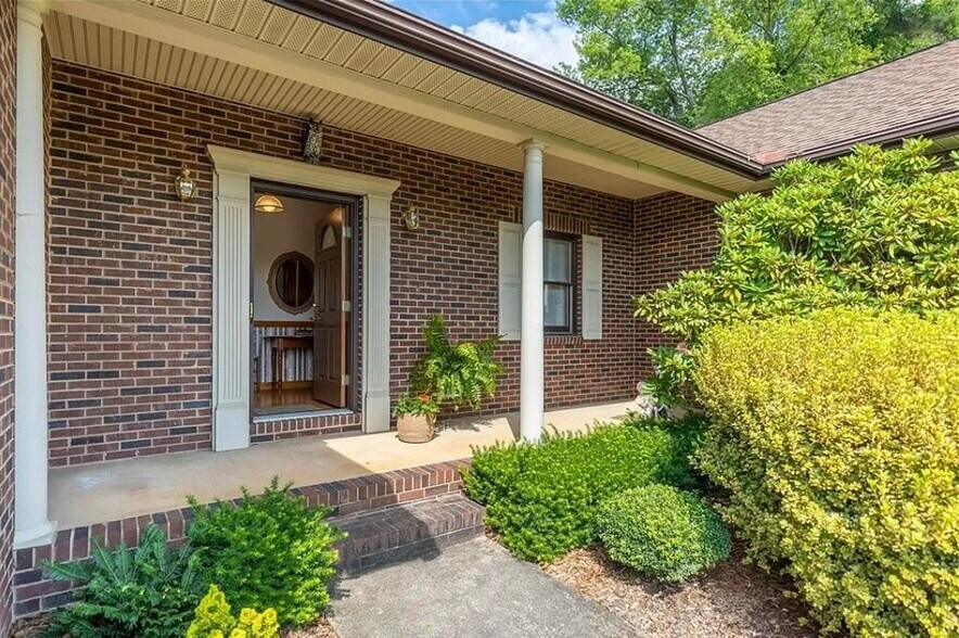 Balcony - 104 Woodsway Ct