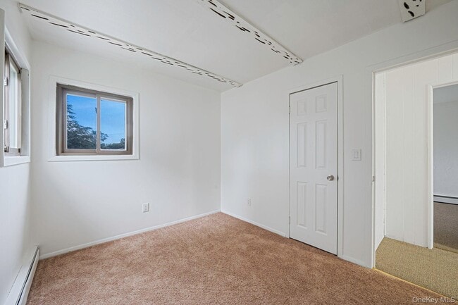 Building Photo - 813 Windmill Ave