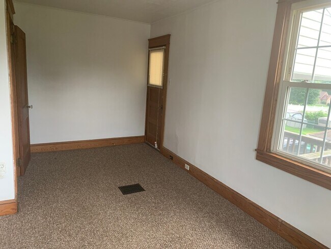 Building Photo - 2243 Sunset Ln
