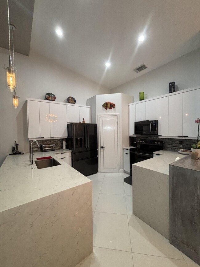 Building Photo - 10491 SW Academic Way