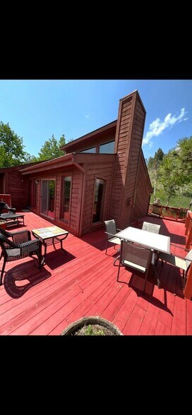 Primary Photo - 100 Red Rock Ct