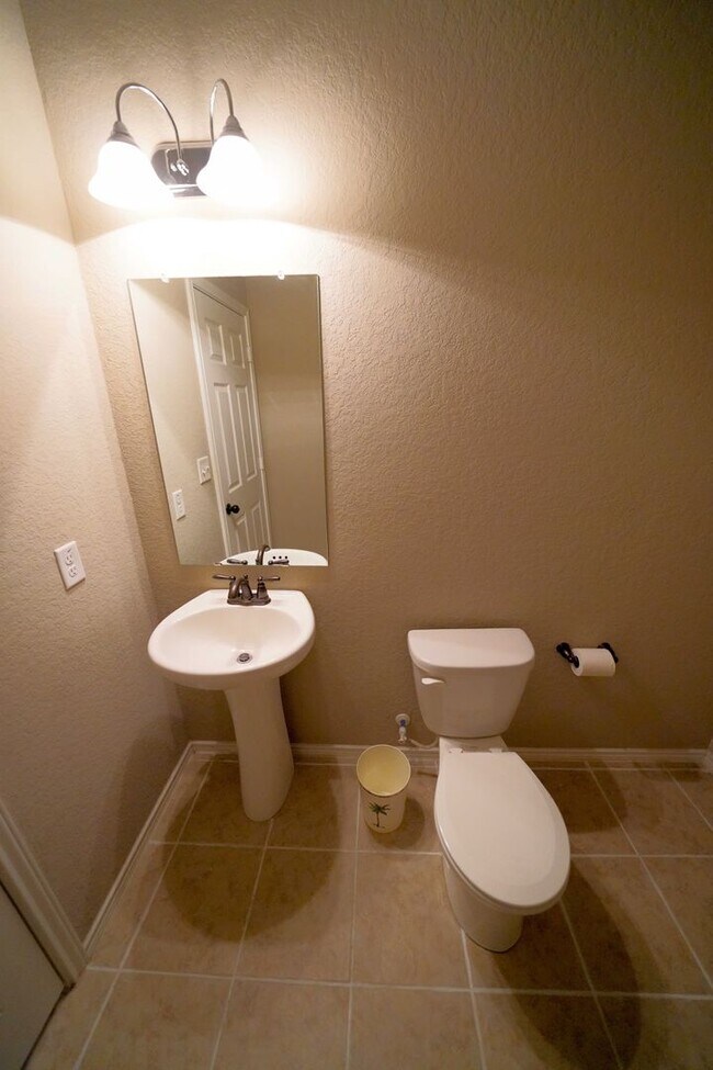 Building Photo - 3730 Acorn Pl