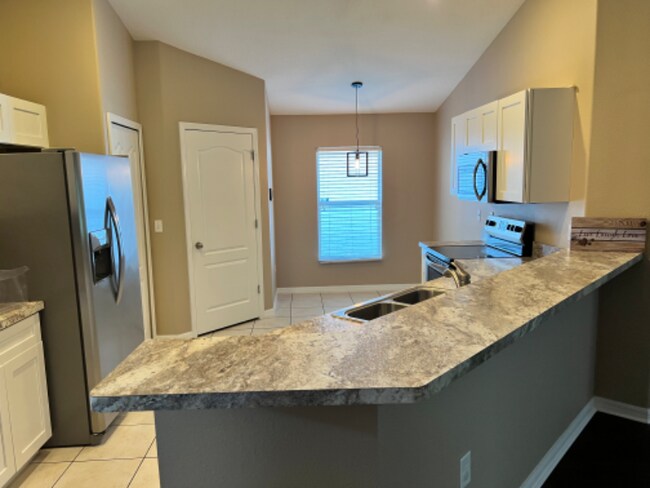 Building Photo - 3821 Covington Ln