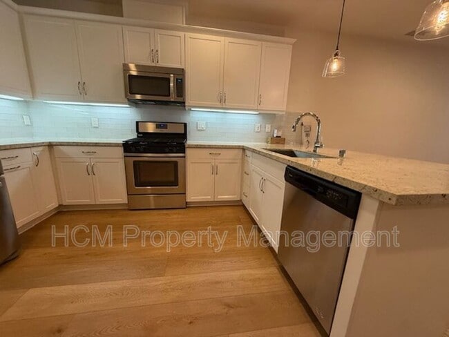 Building Photo - 804 El Paseo