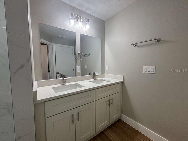 Building Photo - 1884 W Quaker Ln