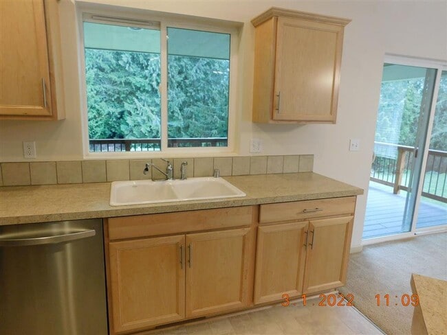 Building Photo - Single Family Home located in a quiet, pea...