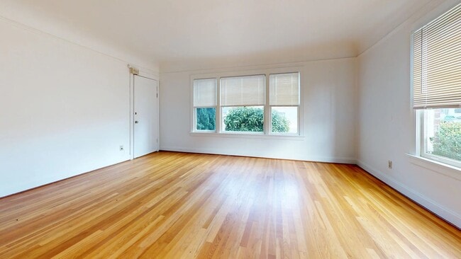 Interior Photo - Oregonian Apartments