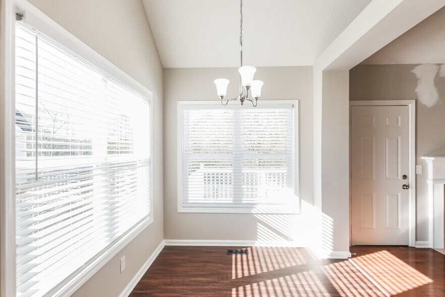 Building Photo - 55 Richmond Dr