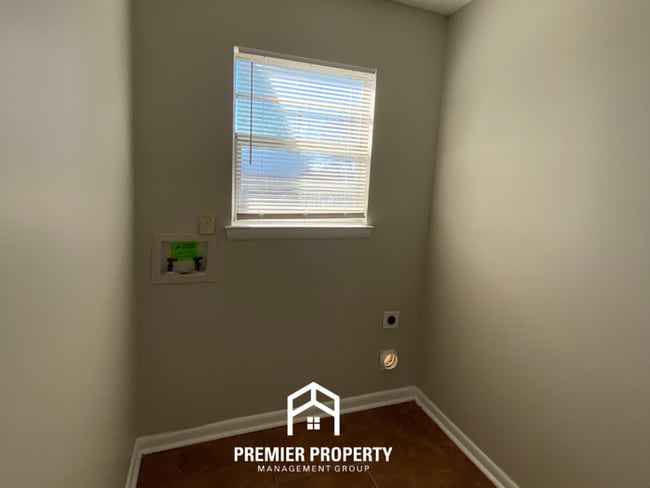 Building Photo - 6345 Martinwood Dr