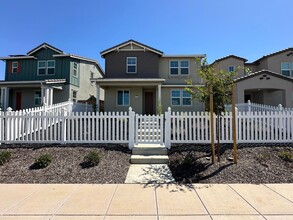 Building Photo - Stunning, Sun-Drenched 4BR + Loft Home in Lakeview – Loaded with Premium Upgrades!
