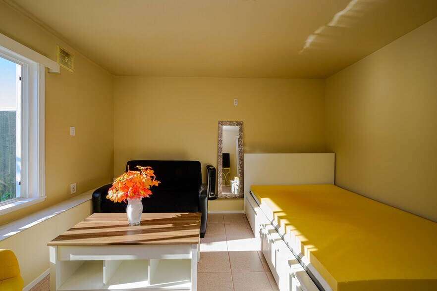 Building Photo - 2733 Ortega St