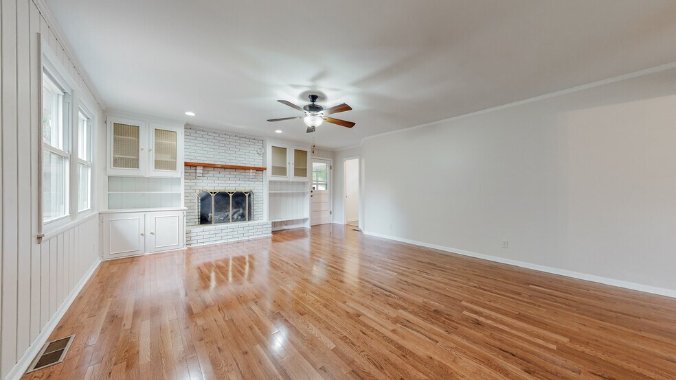 Den from kitchen entry - 203 Donelson Hills Dr