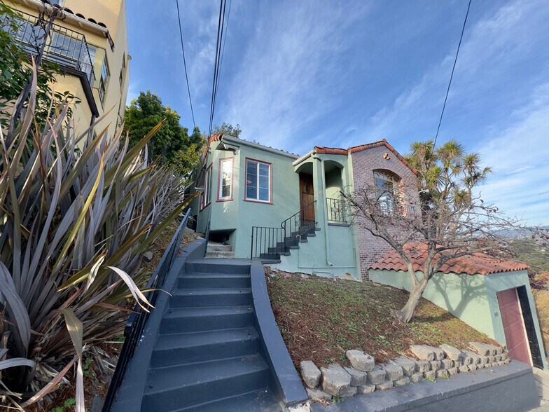 Building Photo - 645 Jean St