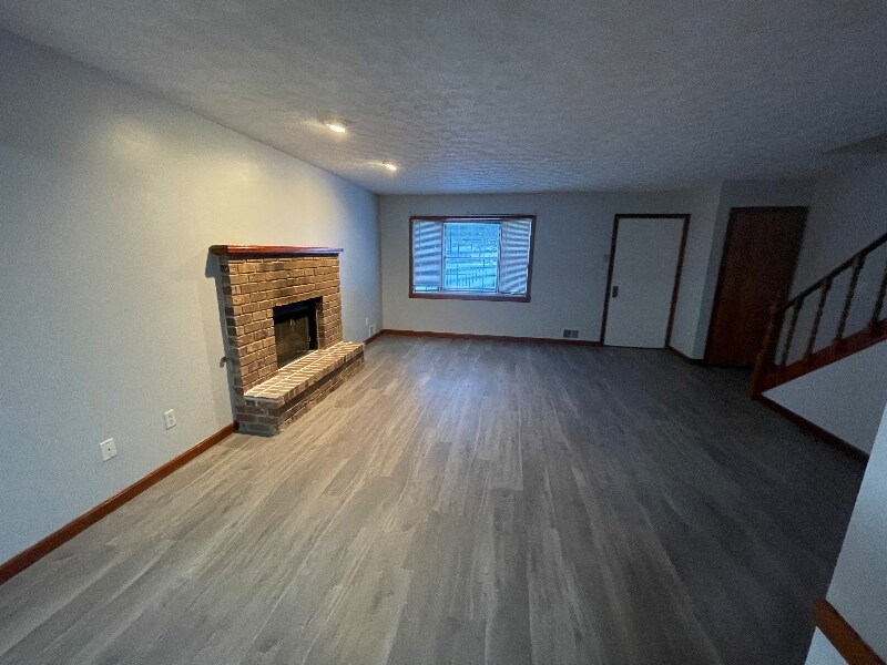Building Photo - 1372 Red Tail Hawk Dr