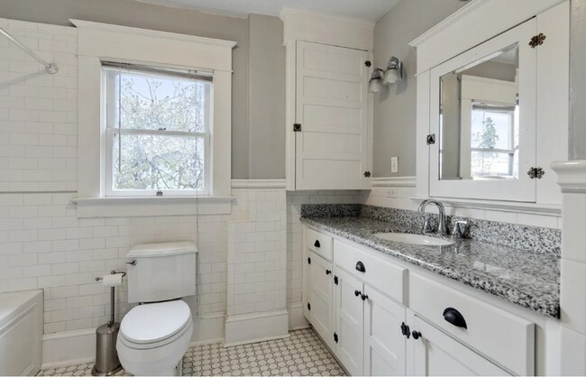 Building Photo - Rare Home Near OSU Campus!