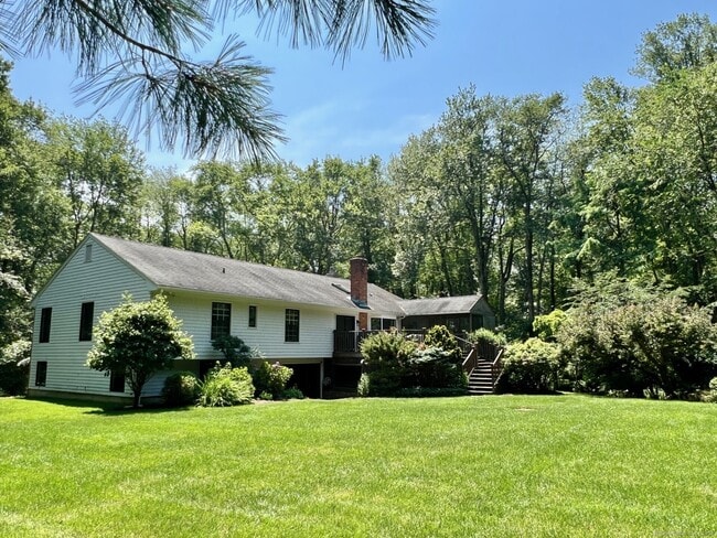 Building Photo - 326 Ponus Ridge Rd