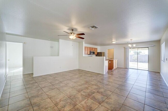 Building Photo - READY TO VIEW NOW! Spacious 3 Bed 2 Bath home in the Estrella Neighborhood