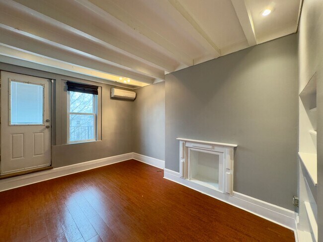 Building Photo - Charming 2 Bedroom/2 Bathroom Apartment in Bolton Hill, MD!