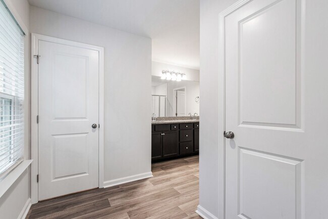 Building Photo - Modern 3-Bedroom Townhome in Solana, Durham!