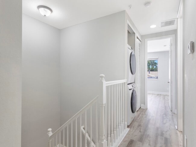 Building Photo - 3028 Waterside Cir
