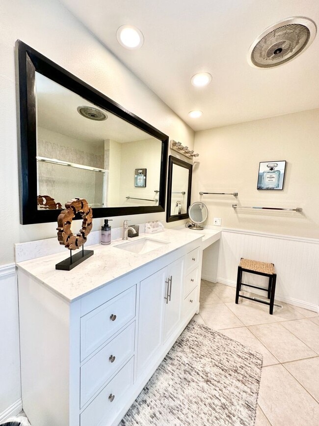 Building Photo - Beautiful, Shorter-Term, Fully Furnished Upstairs Guest Home, on Secluded Hilltop Property with M...