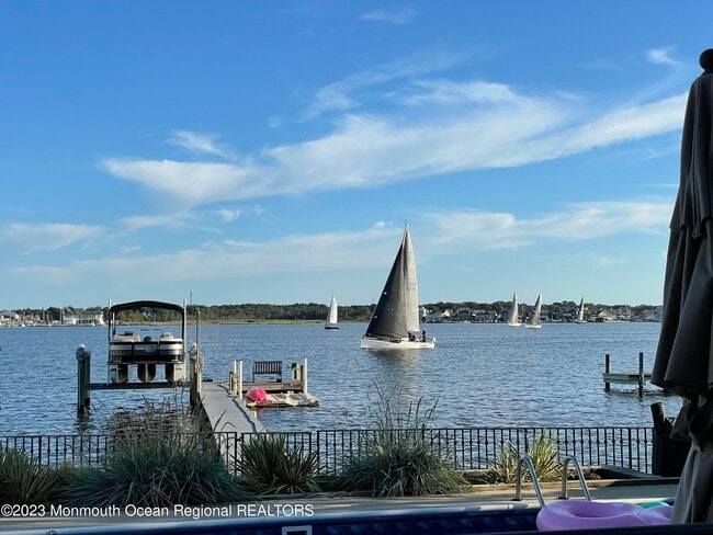 Building Photo - 709 Princeton Ave