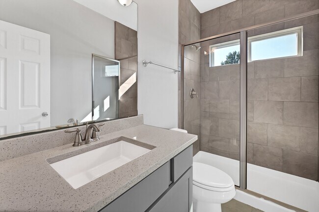 Building Photo - 974 Ellington St