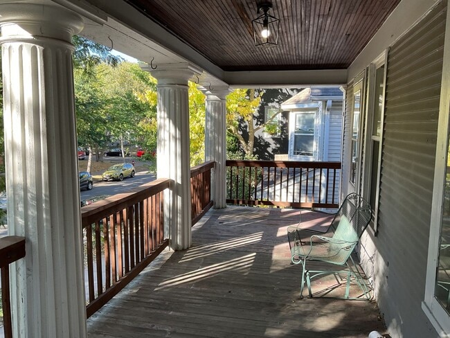 Building Photo - Beautifully Updated 4 BR/2 BA Upper-Level Duplex in Minneapolis with 2-Car Garage!