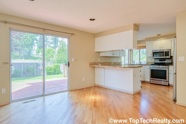 Building Photo - Charming 3 BD* 2.5 BTH Single Family Home In Deerfield Neighborhood! Great Location & Quiet Neigh...