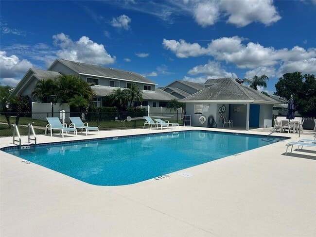 Building Photo - 245 Hemingway Dr