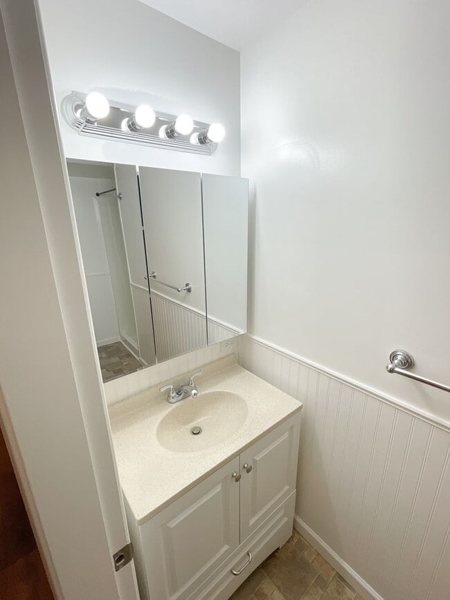 Building Photo - 3 Bedroom, 2 Bath Moyina Heights Home