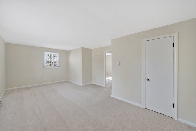 Building Photo - Andover, CT- One bedroom one bath apt in a gorgeous country setting.  It is time for a new start!