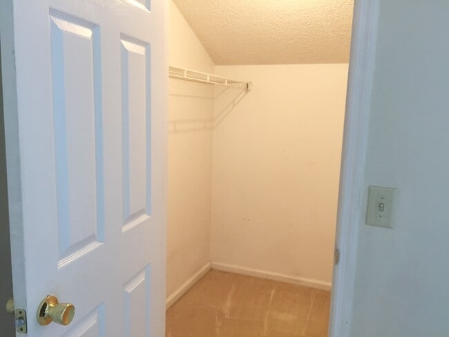Building Photo - AVAILABLE AUGUST! [NO PETS PERMITTED]