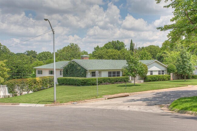 Primary Photo - 1701 Versailles Rd