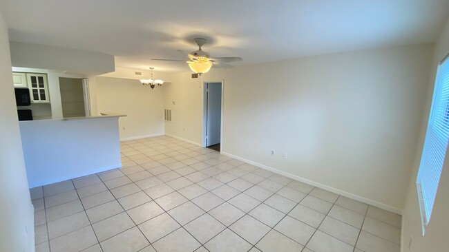 Building Photo - 2 Bedroom, 2 Bath in Kissimmee!