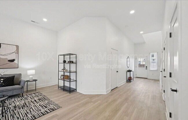 Building Photo - 92 E Innis Ave