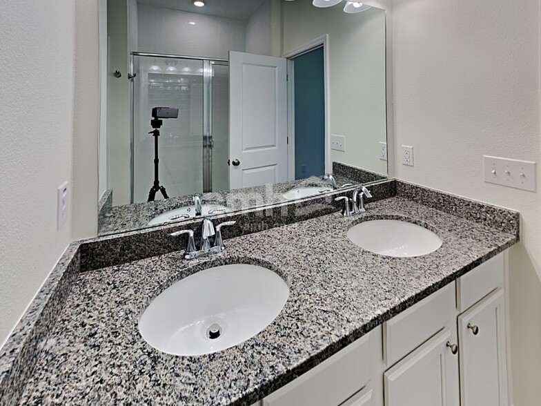 Building Photo - 33841 Night Lily Dr