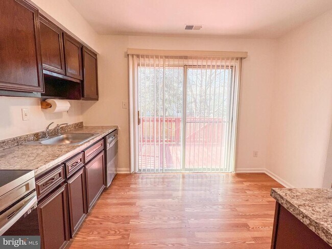 Building Photo - 19920 Waterloo Ct