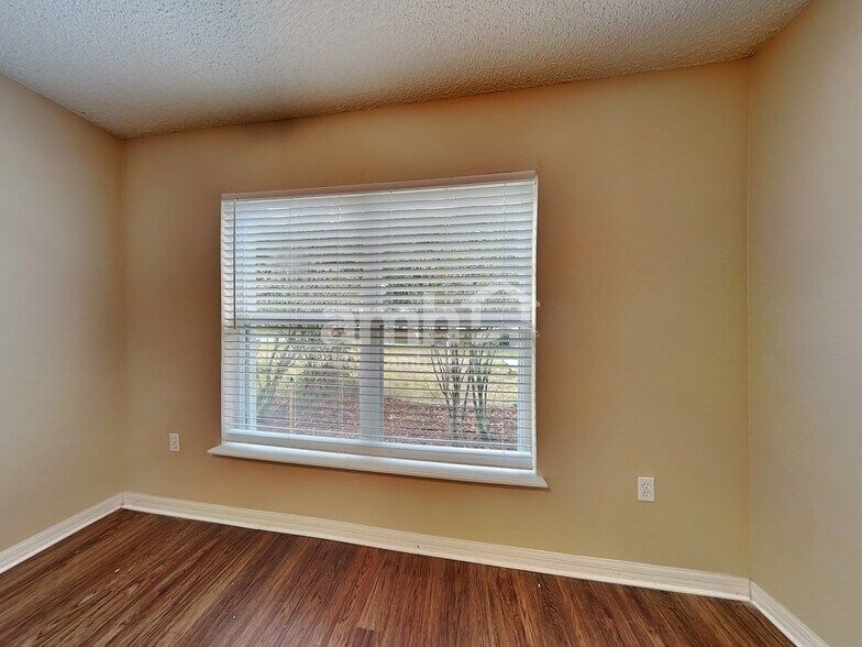 Building Photo - 10418 Maronda Dr