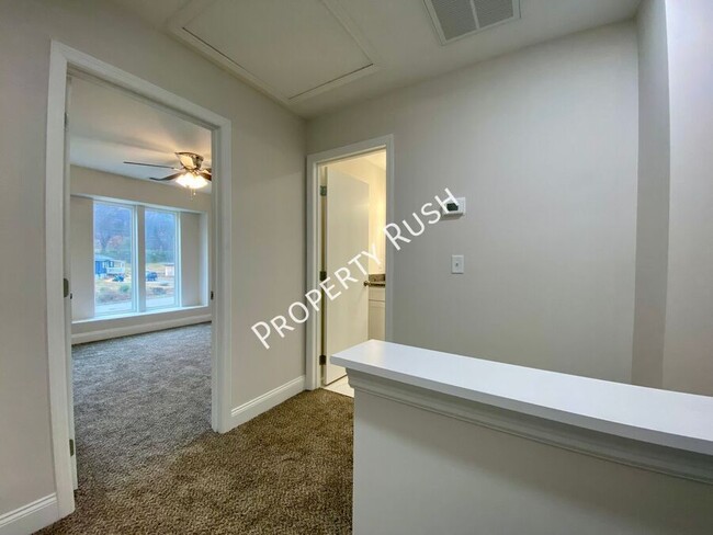 Building Photo - 144 Signal Hills Dr