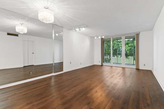 Building Photo - 250 Jacaranda Dr