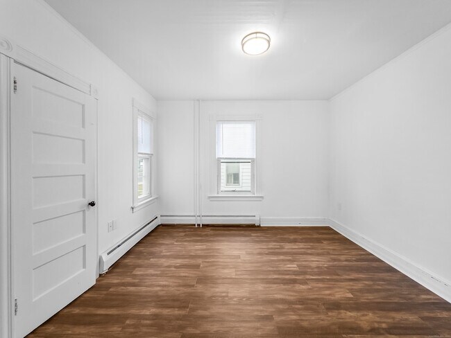 Building Photo - 634 High St